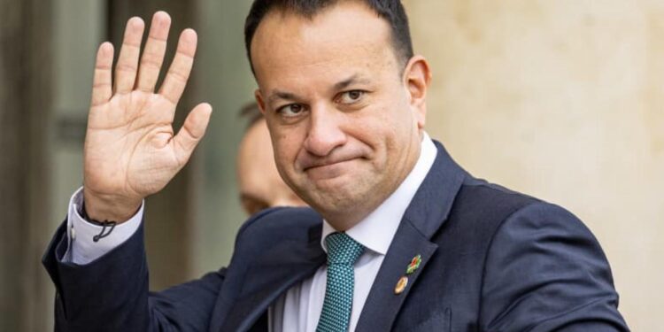 رئيس الوزراء الإيرلندي يعلن استقالته