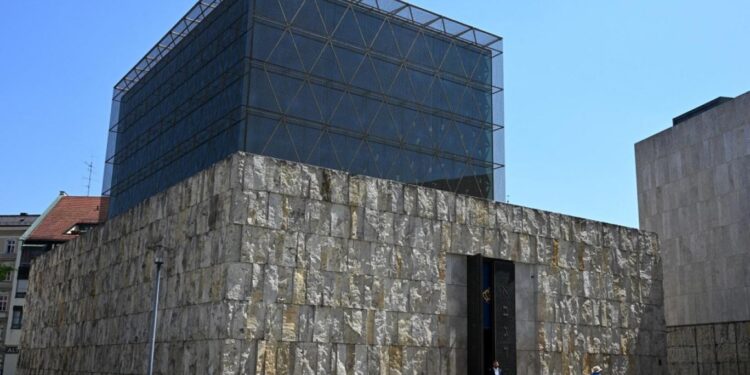 برلين تستـــدعي السفير الإيراني على خلفية “هجوم في 2022”