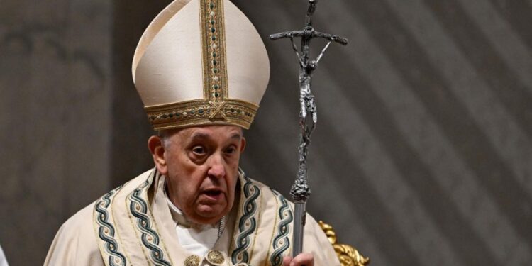 البابا فرنسيس يرأس أمسية الفصح رغم المخاوف على صحته