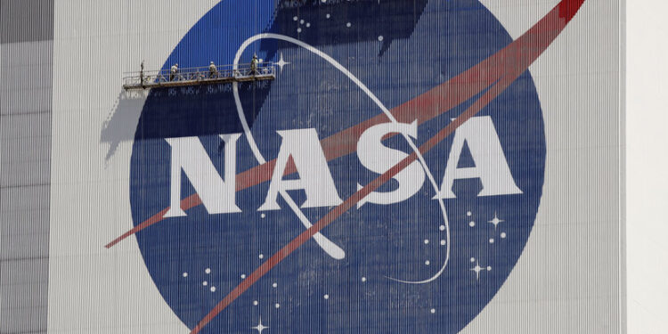 ناسا “توقــف” مشروعا لخدمات الأقمار الصناعية بقيمة ملياري $