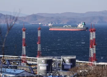 أميركا وكوريا الجنوبية تشكلان قــــوة لـــ”منــــع وصول نفط روسيا” إلى بيونج يانج