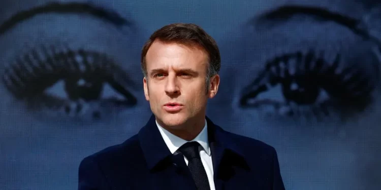 ماكرون يعلن اعتزامه طرح مشروع قانون لـ”الموت الرحيم”