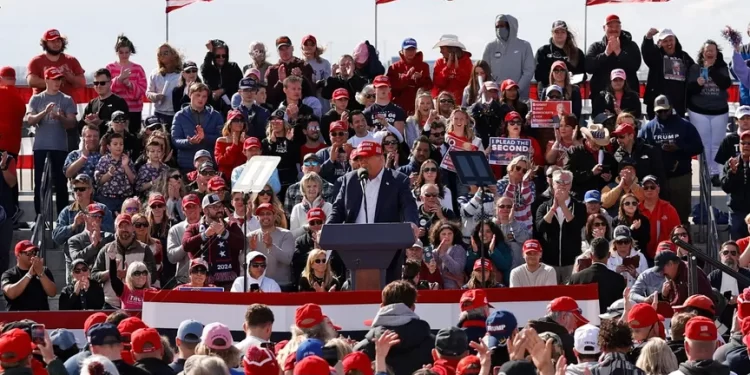 ترمب يتوعد الصين ويغازل الأميركيين “الأفارقة” و بايدن يحذر