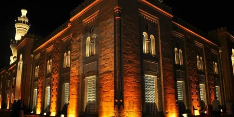 السودان .. أعرق المساجد بـــلا أذان ولا مصلين في رمضان