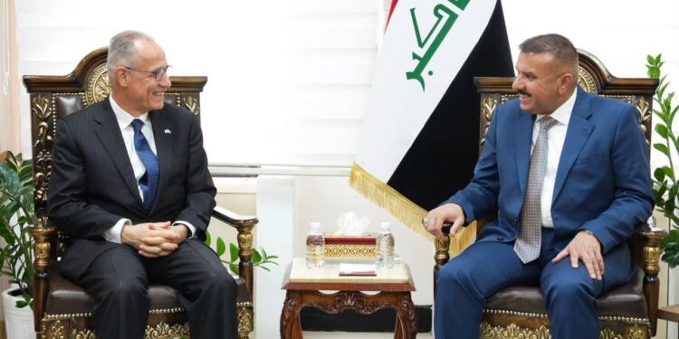 وزير الداخلية يلتقي نائب رئيسة بعثة الامم المتحدة في العراق