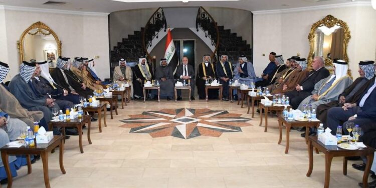 العبادي يؤكد اهمية دور العشائر في بنـــاء جسور التواصل بين (الحكومة والمواطنين)