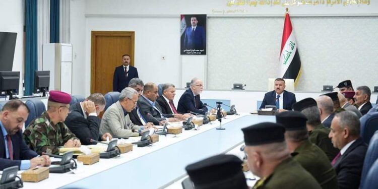 وزير الداخلية يرأس اجتماع اللجنة العليا للدفاع المدني