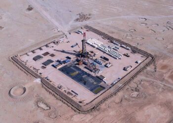 حفر بئرين نفطيين في حقل الزبير النفطي