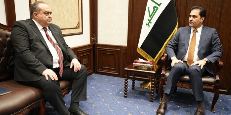 المندلاوي يلتقي السفير الروماني