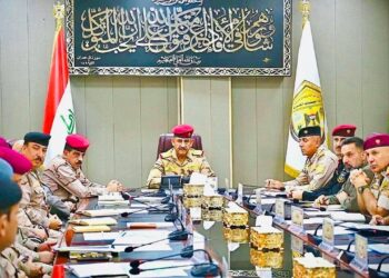 نائب قائد العمليات المشتركة يؤكد استمرار مطاردة مفارز الارهاب وتكثيف الجهود الاستخبارية