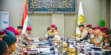 نائب قائد العمليات المشتركة يؤكد استمرار مطاردة مفارز الارهاب وتكثيف الجهود الاستخبارية