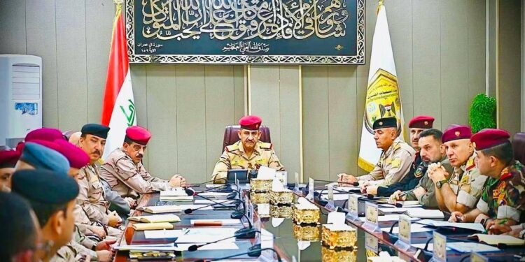 نائب قائد العمليات المشتركة يؤكد استمرار مطاردة مفارز الارهاب وتكثيف الجهود الاستخبارية