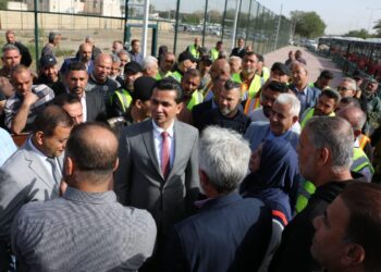 وزير النقل يفتتح خطاً جديداً ضمن مشروع النقل الجماعي في بغداد