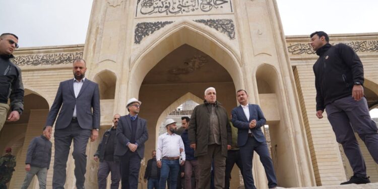 رئيس هيئة الحشد الشعبي يزور مرقد وجامع النبي يونس (عليه السلام)