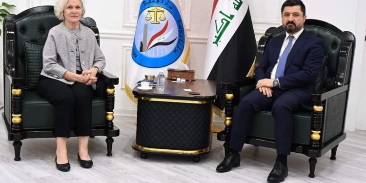 وزير العدل يلتقي السفيرة الفلندية