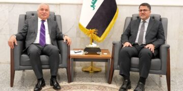 رئيس هيئة الاستثمار يلتقي سفير طاجيكستان