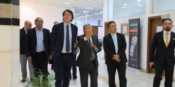 وفد رسمي من اليونسكو يزور مرقد الامام علي (ع) و المؤسسات الأكاديمية في النجف