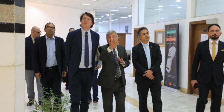 وفد رسمي من اليونسكو يزور مرقد الامام علي (ع) و المؤسسات الأكاديمية في النجف