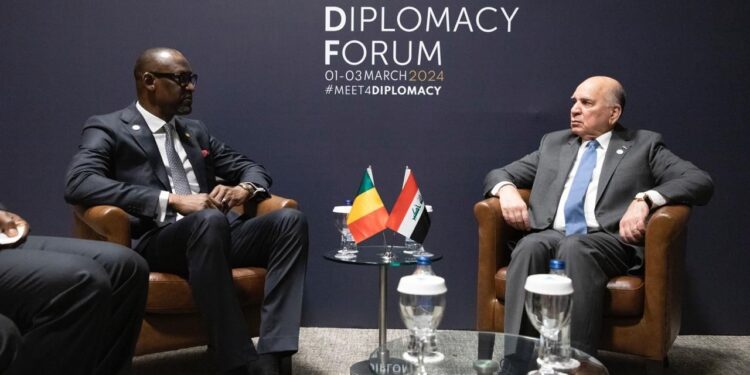 وزير الخارجية يؤكد سعي العراق لــ”تعزيز علاقاته السياسية” مع دول القارة الأفريقية