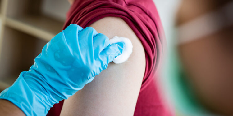 القصة المخيفة خلف صناعة أول لقاح في التاريخ