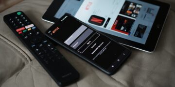 ثلاث طرق لاستخدام الهاتف كأداة تحكم عن بعد في أجهزة “Android TV”