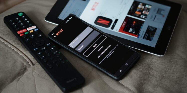 ثلاث طرق لاستخدام الهاتف كأداة تحكم عن بعد في أجهزة “Android TV”