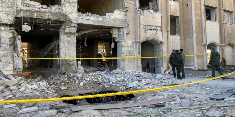 دمشق .. دوي انفجارات في محيطها وأنباء عن استهداف مبنى ملاصق للسفارة الايرانية