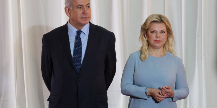 تقرير يتهم زوجة نتانياهو بـ”تجهيز صالون خاص بأموال الدولة”