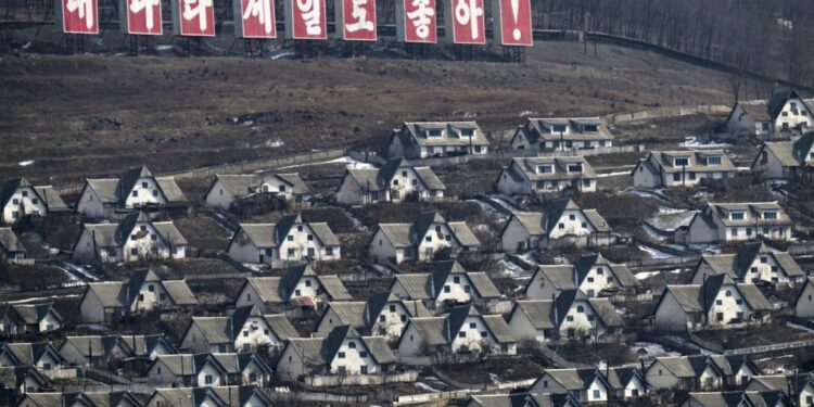 سياح روس نجحوا في زيارة كوريا الشمالية يحكون “تجربتهم السيئة”