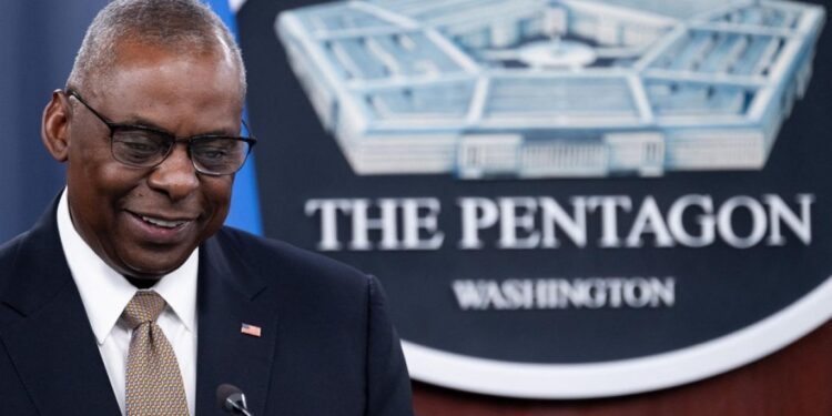 وزير الدفاع الأمريكي يحــــذر إيران من “الثقة المفرطة”