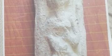 الديوانية .. العثور على قطعة أثرية تعود للعصور القديمة
