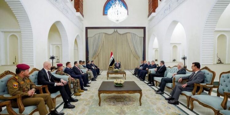 رئيس الجمهورية يلتقي عددا من المسؤولين في الدولة