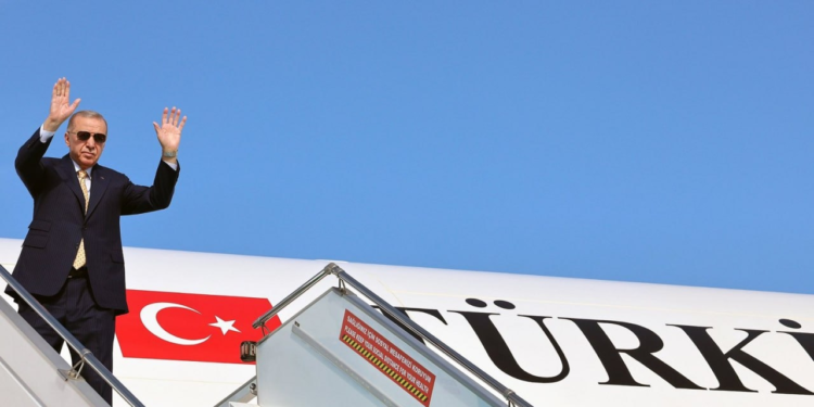 أردوغان يغادر تركيا متوجهاً إلى العراق