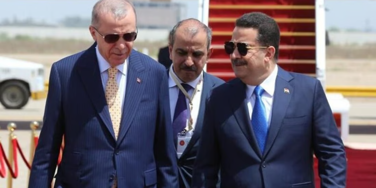 السوداني يستقبل أردوغان بمطار بغداد الدولي