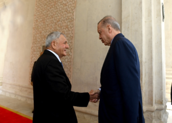 الرئيس رشيد يستقبل أردوغان في قصر بغداد