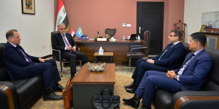 شركتا نفط البصرة و برتش بتروليوم البريطانية تبحثان تطوير الصناعة النفطية