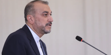 وزير الخارجية الإيراني يصف عقوبات الاتحاد الأوروبي بأنها “مؤسفة”