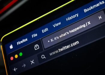 ماسك ينقــــل “تويتر” نهائياً إلى “إكس دوت كوم”