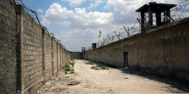 محاكمة غيابية لـ 3 مسؤولين بالنظام السوري في فرنسا