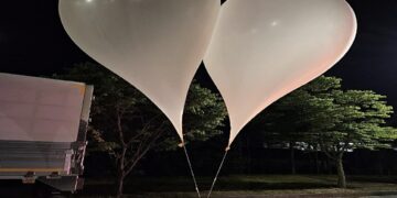 بيونغ يانغ تغـــرق سيول بمناطيد “نفايات وفضلات”