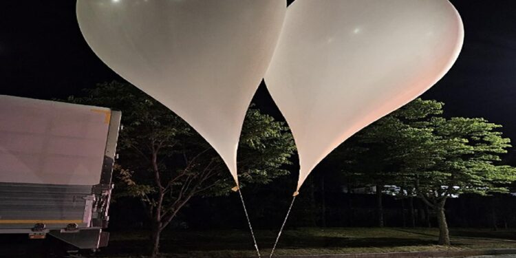 بيونغ يانغ تغـــرق سيول بمناطيد “نفايات وفضلات”