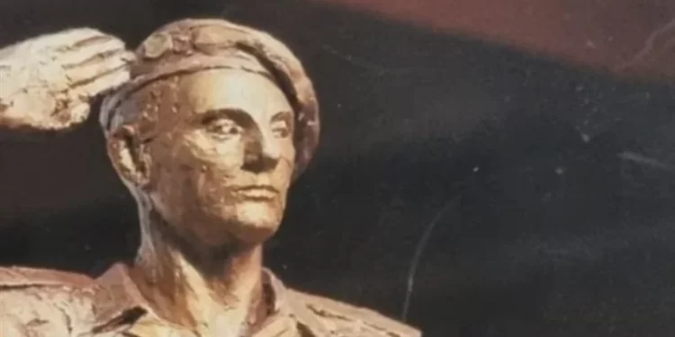 تمثال جنرال تسبب في اشتعال الاحتجاجات في فرنسا