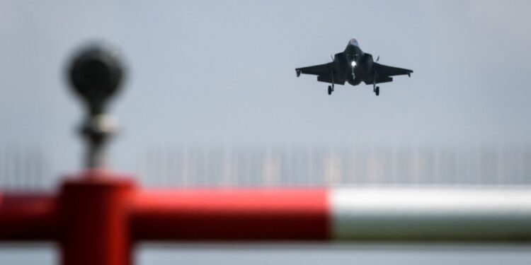 الصين تتجســـس على أهم أسرار أمريكا العسكرية بــ”عائلة وفندق صغير” في قرية نائية