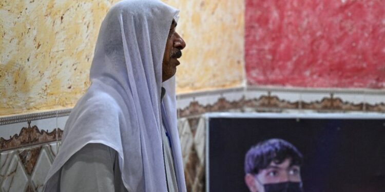 عراقي فقد ابنه بـ”السرطان” يبدأ معركة قانونية ضد شركة “بريتيش بتروليوم” البريطانية