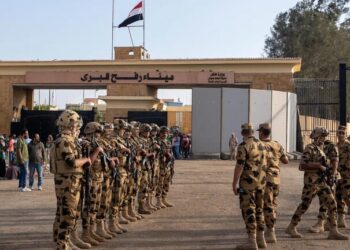 جنود مصريون يفتحون النار على القوات الاسرائيلية