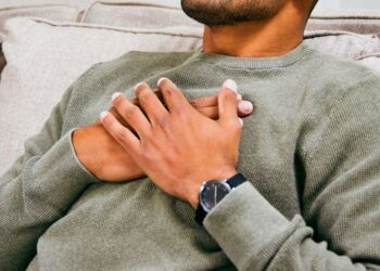أعراض متشابهة بين “عسر الهضم والذبحة القلبية”
