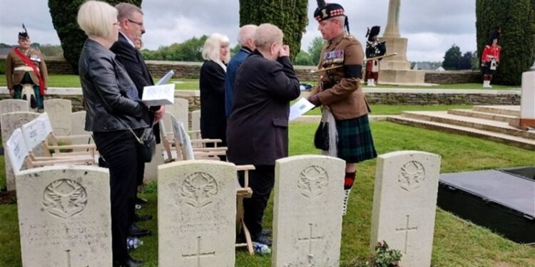 دفن جندي فرنسي شارك في الحرب العالمية الأولى بعد قرن من وفاته