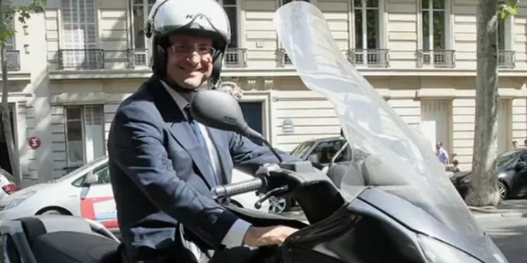 بيع دراجة رئيس فرنسا السابق بمزاد علني