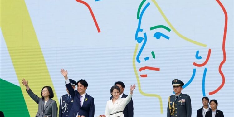 رئيس تايوان الجديد ونائبته يؤديان اليمين الدستورية