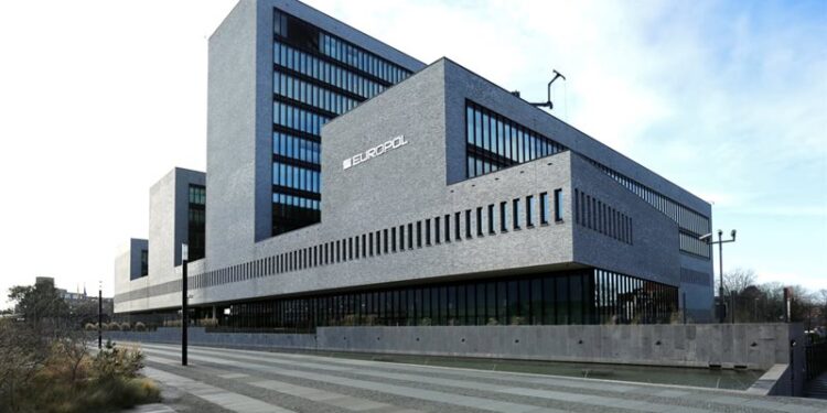 اعتقال 4 في عملية أوروبية موسعة على شبكة برمجيات خبيثة